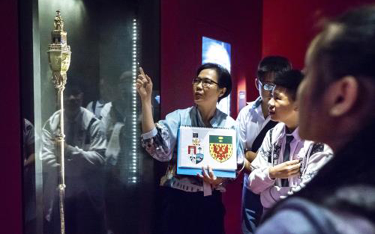 Docent-led tour of Singapore History Gallery for schools
