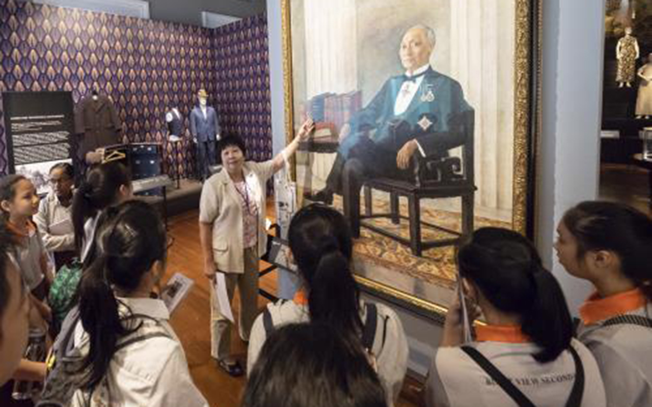 Docent-led tour of Singapore History Gallery for schools